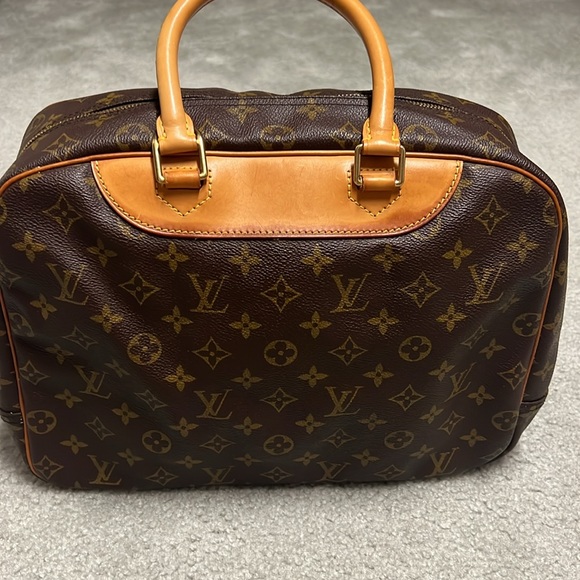 Authentic Louis  Vuitton Deauville  Bowling vanity bag !!! ❤️ - Picture 6 of 17